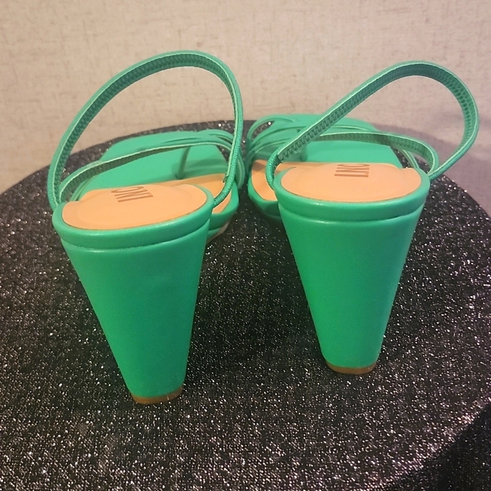 INC International Concepts Women's Green Strappy Sandals Size 8.5 NWOT - Picture 4 of 4
